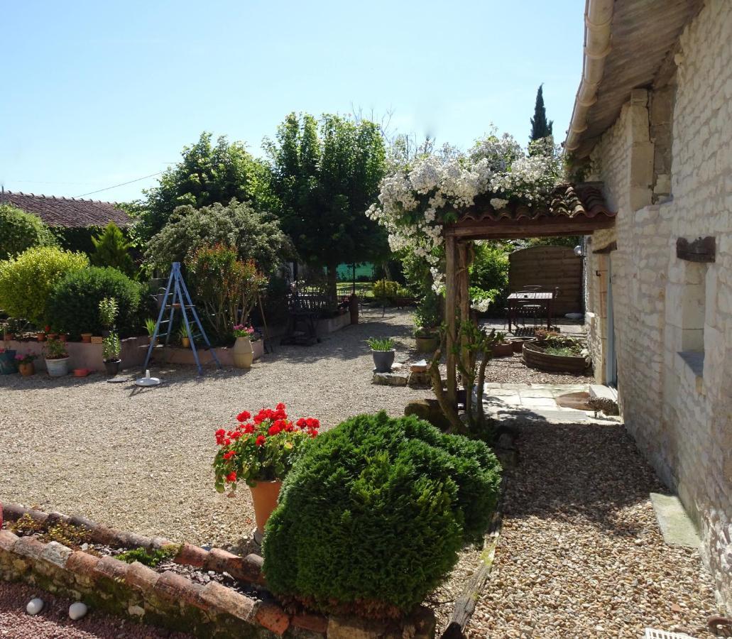 Les Coindries Villa Faye-la-Vineuse Exterior foto